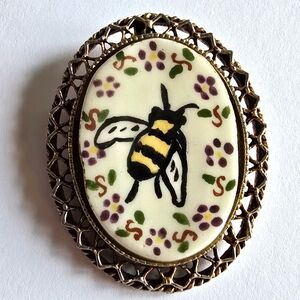 Vintage bee brooch handpainted on ceramic insect bug gold tone pendant